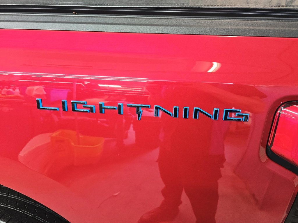 Ford F-150 Lightning XLT 4X4 // BAS KM ! 2023 à Sherbrooke, Québec - 10 - w1024h768px