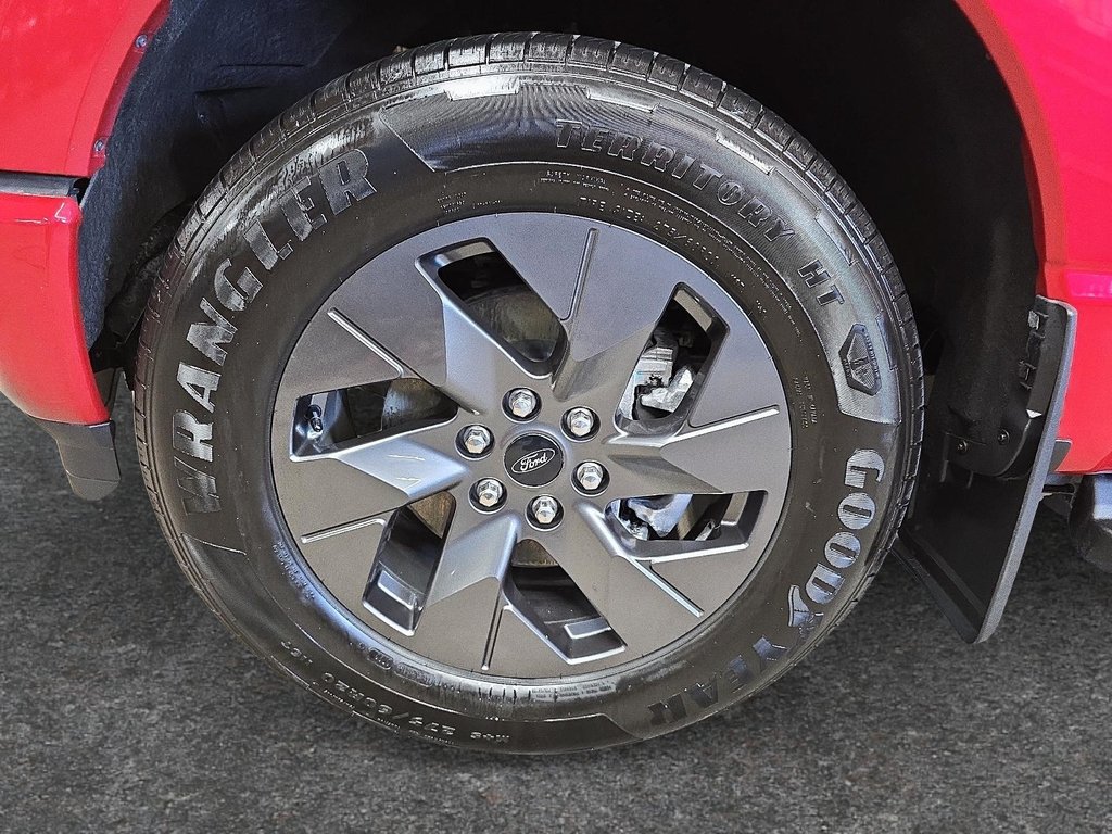 Ford F-150 Lightning XLT 4X4 // BAS KM ! 2023 à Sherbrooke, Québec - 11 - w1024h768px