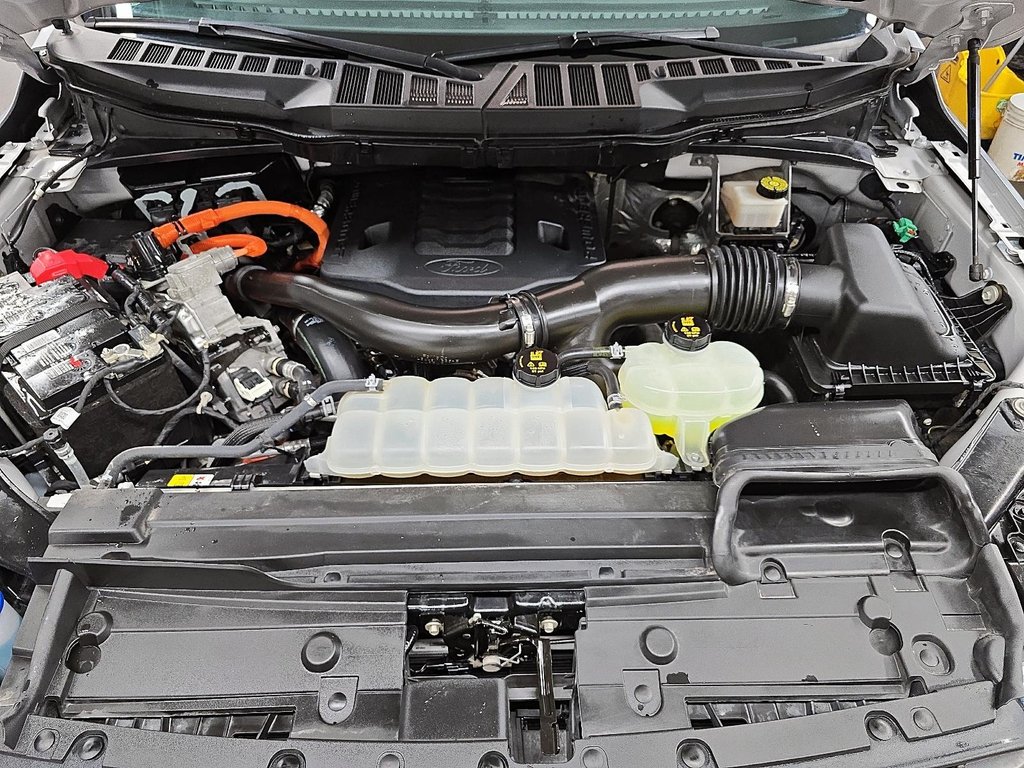2022 Ford F-150 LARIAT // 3.5 HYBRID // FX4 in Sherbrooke, Quebec - 8 - w1024h768px