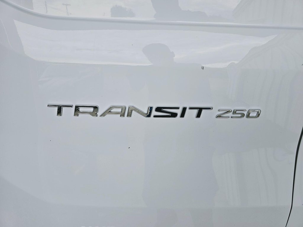 Ford Transit Cargo Van T250 EL AWD TOIT SURELEVE PNBV DE 9 070 LBS 2022 à Sherbrooke, Québec - 6 - w1024h768px