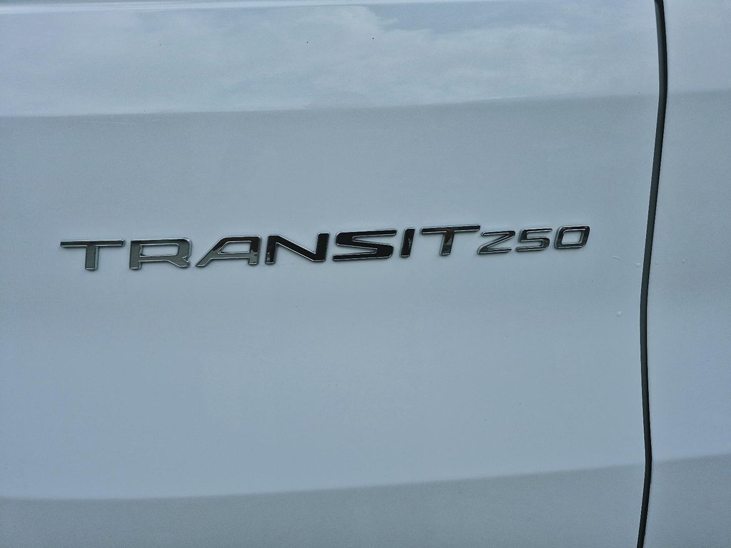 2025 Ford Transit Cargo Van T250 CARGO HIGH ROOF in Sherbrooke, Quebec - 6 - w1024h768px