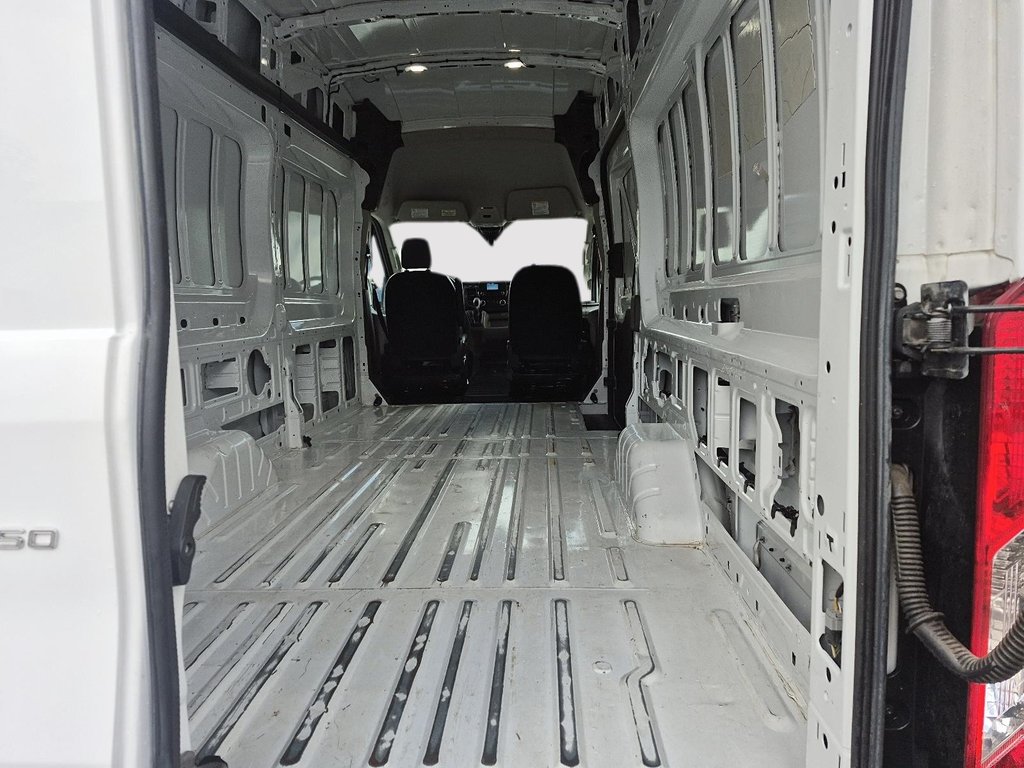 2025 Ford Transit Cargo Van T250 CARGO HIGH ROOF in Sherbrooke, Quebec - 16 - w1024h768px