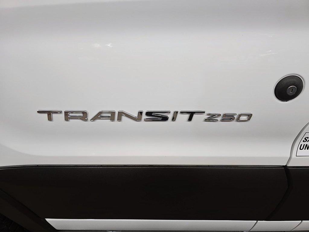 Ford TRANSIT CUTAWAY T250 12 PIEDS // BOÎTE EN ALUMINIUM 2023 à Sherbrooke, Québec - 6 - w1024h768px