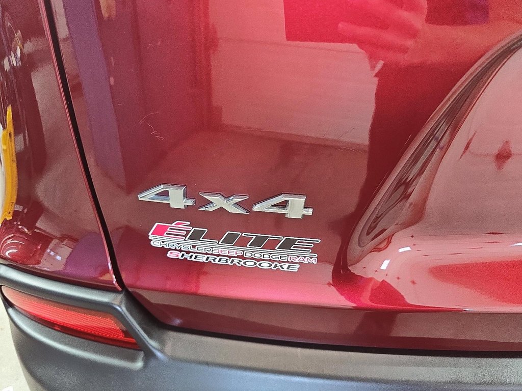 2022 Jeep Cherokee NORTH 4X4 // V6 // TOIT PANORAMIQUE in Sherbrooke, Quebec - 16 - w1024h768px