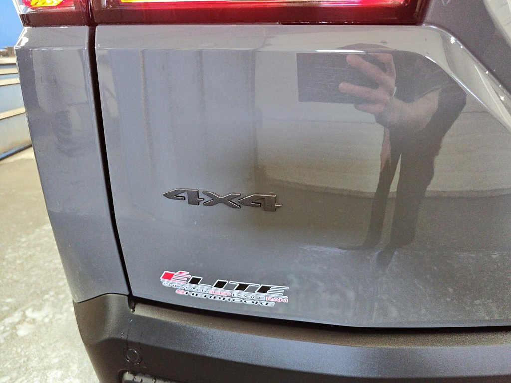 2026 Jeep Cherokee LIMITED in Sherbrooke, Quebec - 16 - w1024h768px