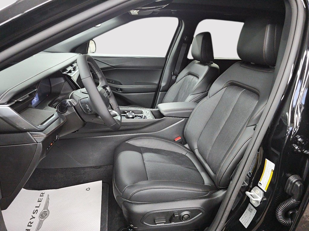 2026 Jeep Cherokee OVERLAND in Sherbrooke, Quebec - 9 - w1024h768px
