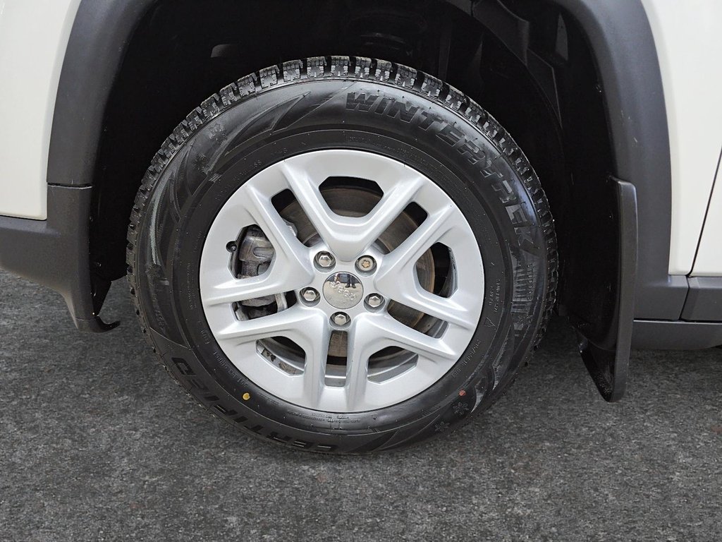 2021 Jeep Compass JEEP // SPORT // COMPASS in Sherbrooke, Quebec - 7 - w1024h768px