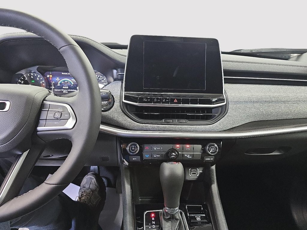 2025 Jeep Compass NORTH in Sherbrooke, Quebec - 17 - w1024h768px