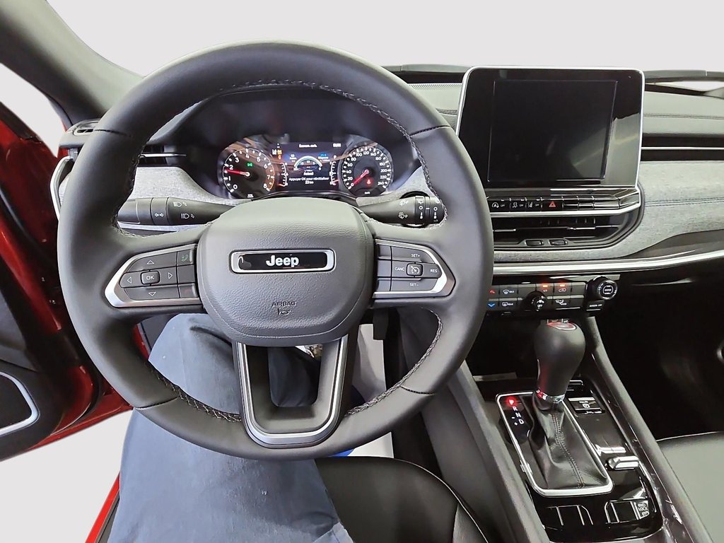 2025 Jeep Compass NORTH in Sherbrooke, Quebec - 14 - w1024h768px