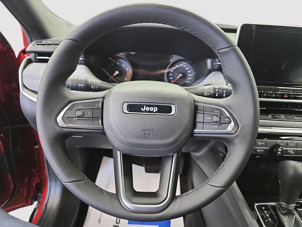 2025 Jeep Compass NORTH in Sherbrooke, Quebec - 12 - w1024h768px