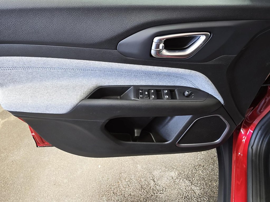 2025 Jeep Compass NORTH in Sherbrooke, Quebec - 11 - w1024h768px