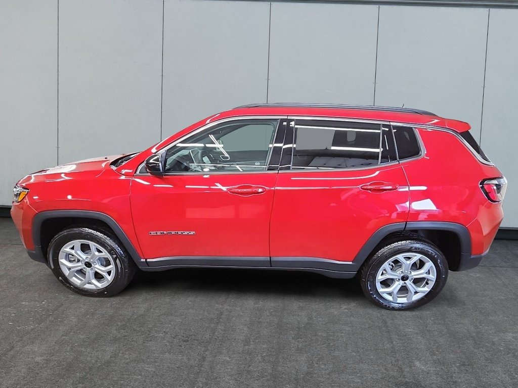 2025 Jeep Compass NORTH in Sherbrooke, Quebec - 5 - w1024h768px