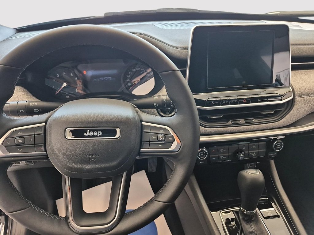2025 Jeep Compass NORTH in St-Jean-Sur-Richelieu, Quebec - 7 - w1024h768px