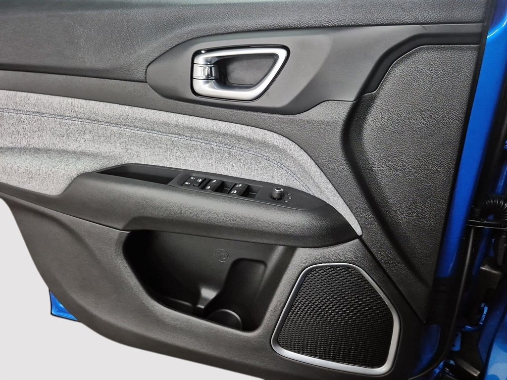 2026 Jeep Compass NORTH in St-Jean-Sur-Richelieu, Quebec - 11 - w1024h768px