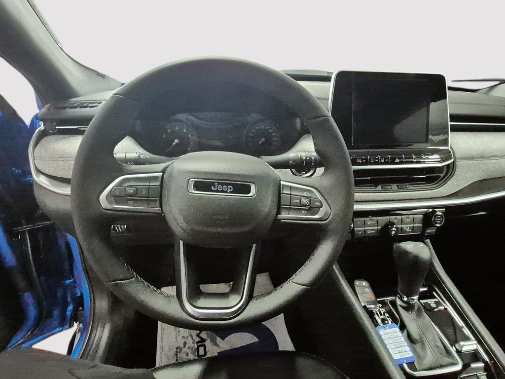 2026 Jeep Compass NORTH in St-Jean-Sur-Richelieu, Quebec - 10 - w1024h768px