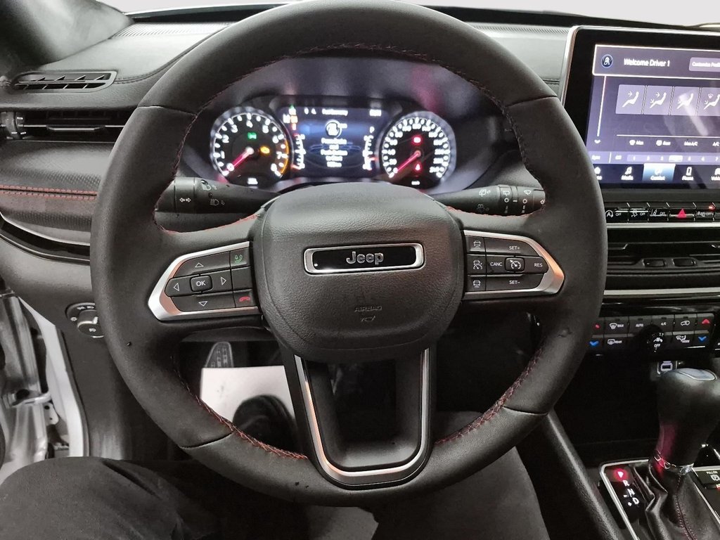 2026 Jeep Compass TRAILHAWK in Sherbrooke, Quebec - 11 - w1024h768px