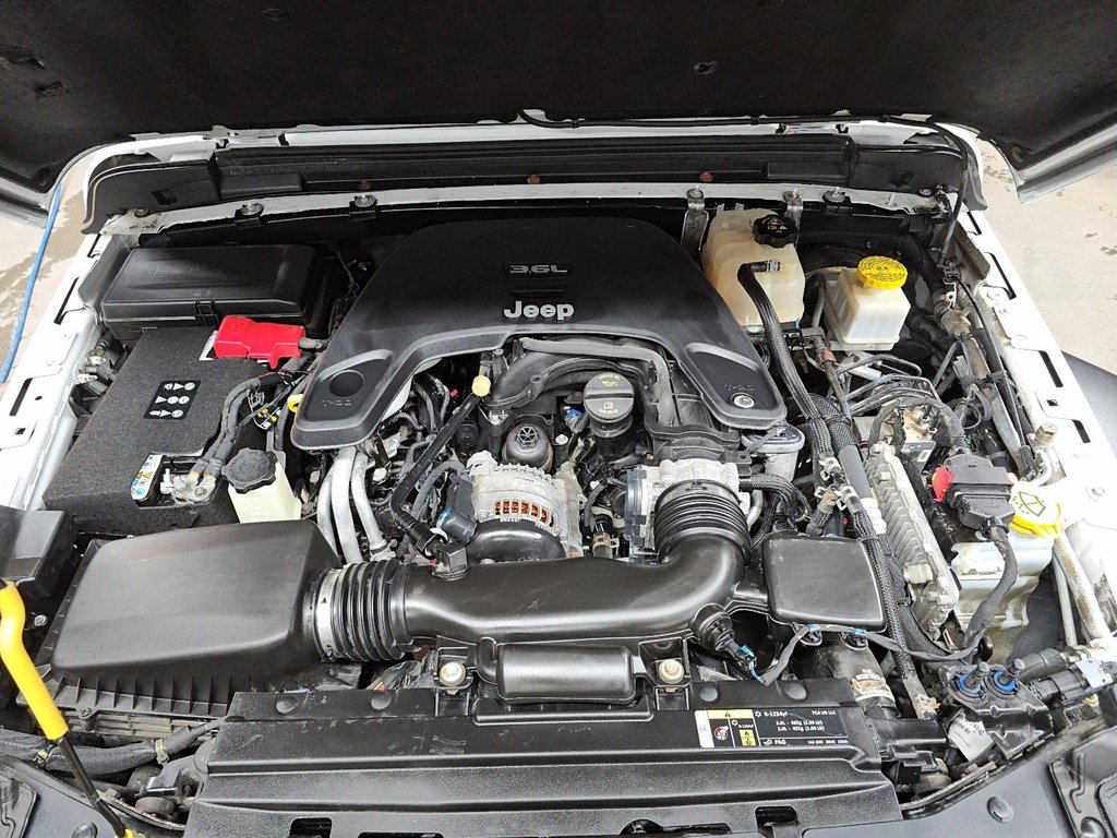 2020 Jeep Gladiator SPORT S // JEEP // GLADIATOR in Sherbrooke, Quebec - 8 - w1024h768px