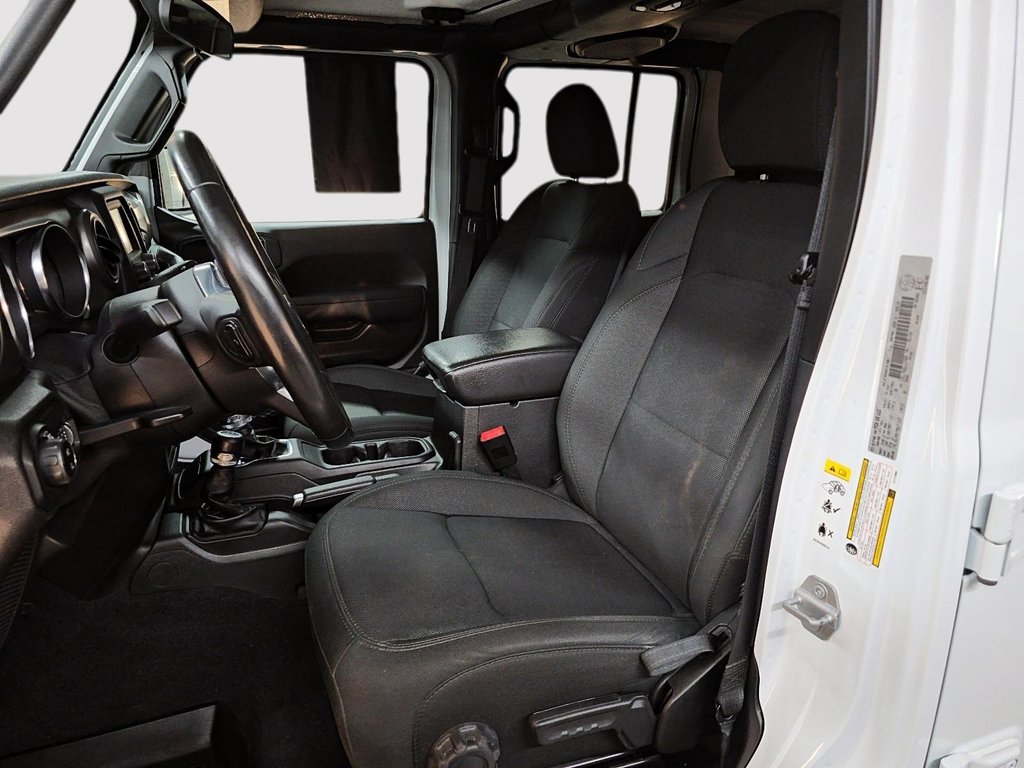 2020 Jeep Gladiator SPORT S // JEEP // GLADIATOR in Sherbrooke, Quebec - 9 - w1024h768px