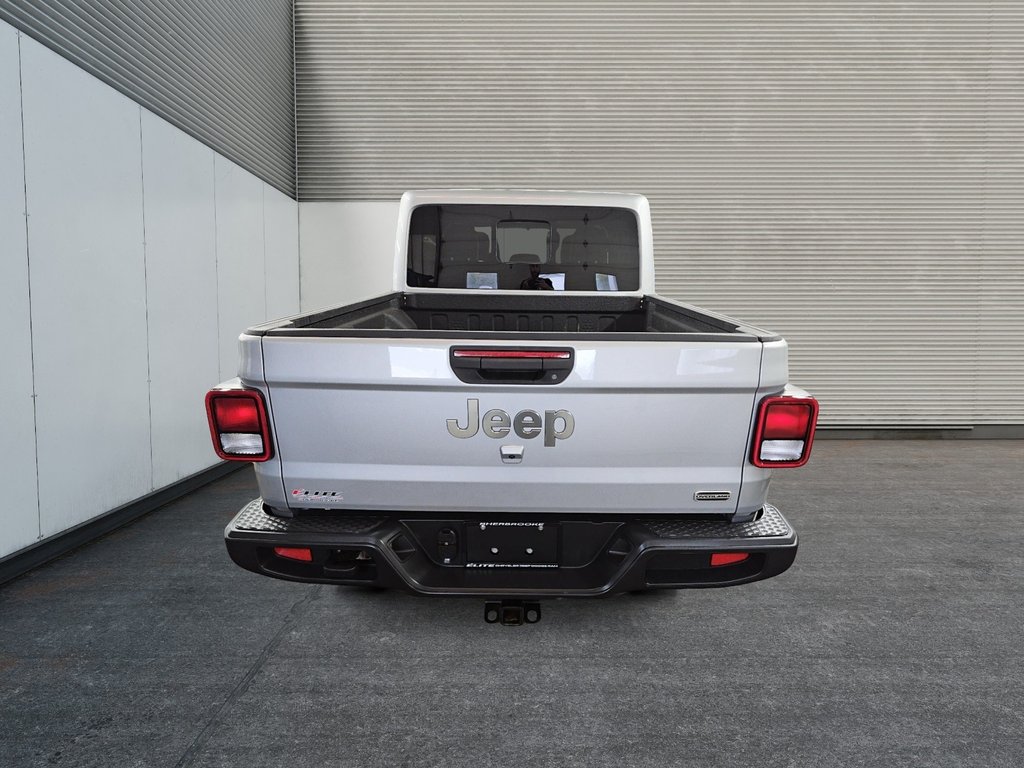2023 Jeep Gladiator OVERLAND // 4RM // V6 PENTASTAR in Sherbrooke, Quebec - 3 - w1024h768px