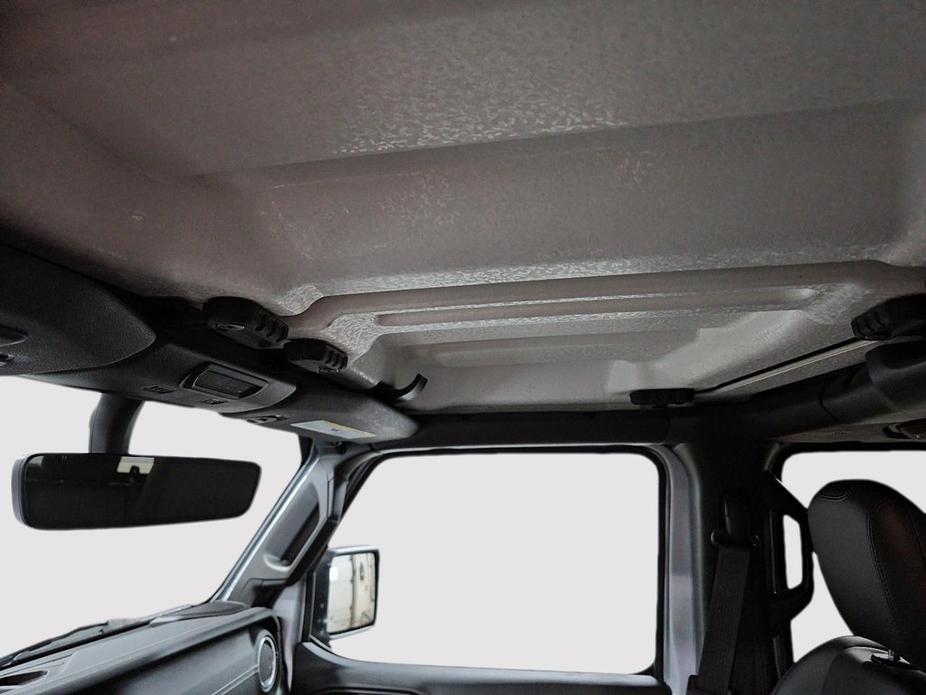 2023 Jeep Gladiator OVERLAND // 4RM // V6 PENTASTAR in Sherbrooke, Quebec - 18 - w1024h768px