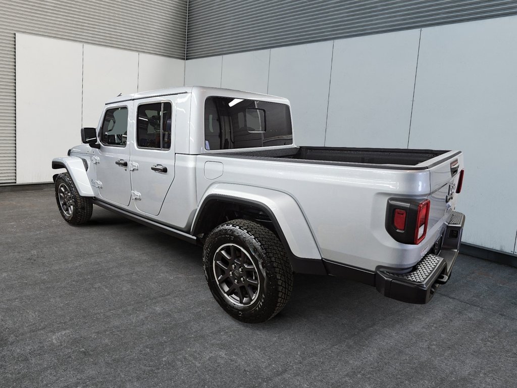 2023 Jeep Gladiator OVERLAND // 4RM // V6 PENTASTAR in Sherbrooke, Quebec - 4 - w1024h768px