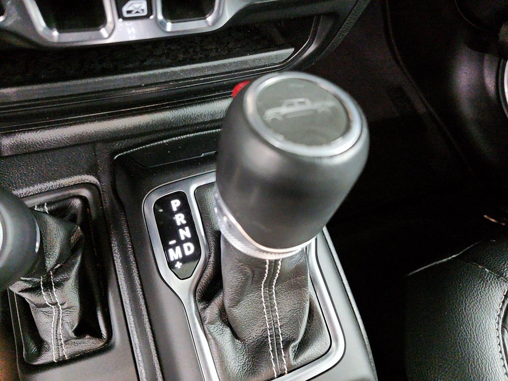 2023 Jeep Gladiator OVERLAND // 4RM // V6 PENTASTAR in Sherbrooke, Quebec - 15 - w1024h768px