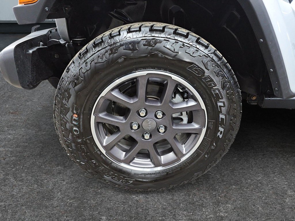 2023 Jeep Gladiator OVERLAND // 4RM // V6 PENTASTAR in Sherbrooke, Quebec - 7 - w1024h768px