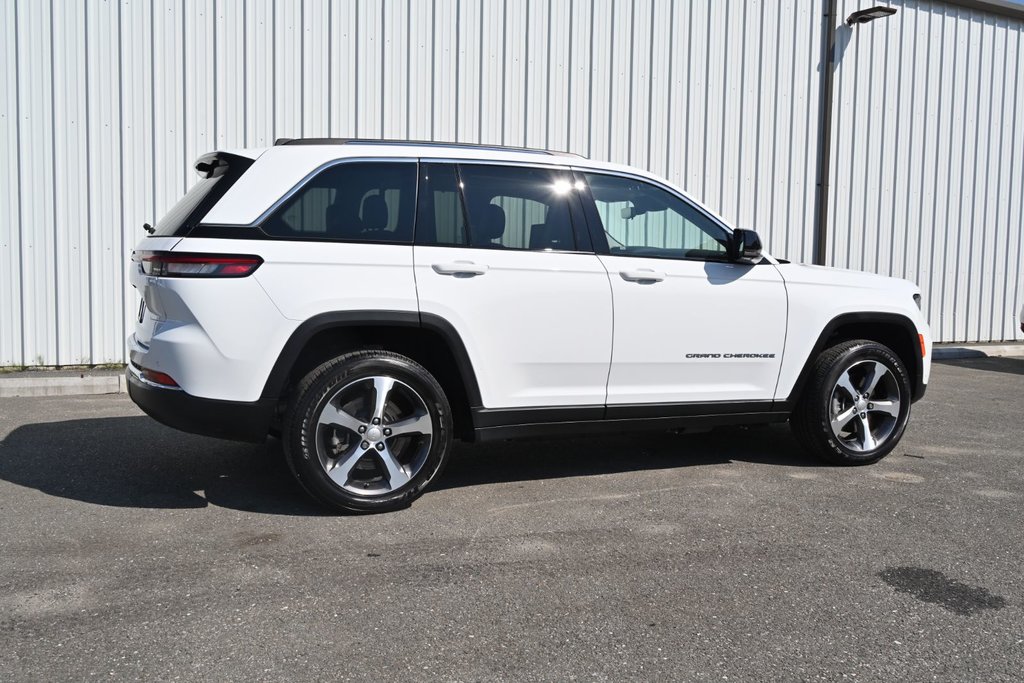 2023  Grand Cherokee 4xe 4XE in Sherbrooke, Quebec - 4 - w1024h768px