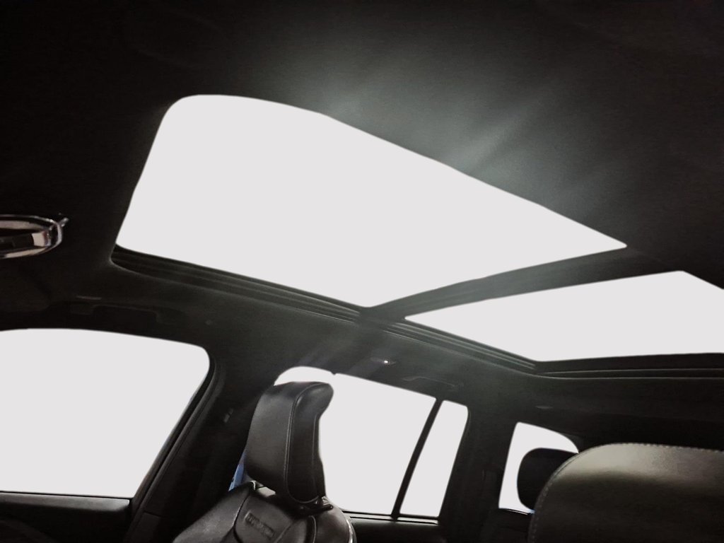 2023 Jeep Grand Cherokee 4xe OVERLAND 4XE // ENSEMBLE LUXE in Sherbrooke, Quebec - 17 - w1024h768px