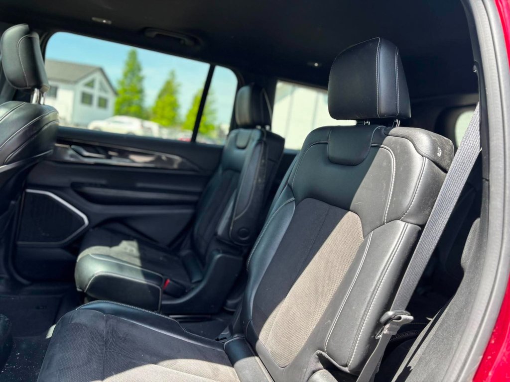 2022 Jeep Grand Cherokee L 6 PASSAGERS /ALTITUDE // V6 // ENSEMBLE REMORQUAGE in Sherbrooke, Quebec - 12 - w1024h768px