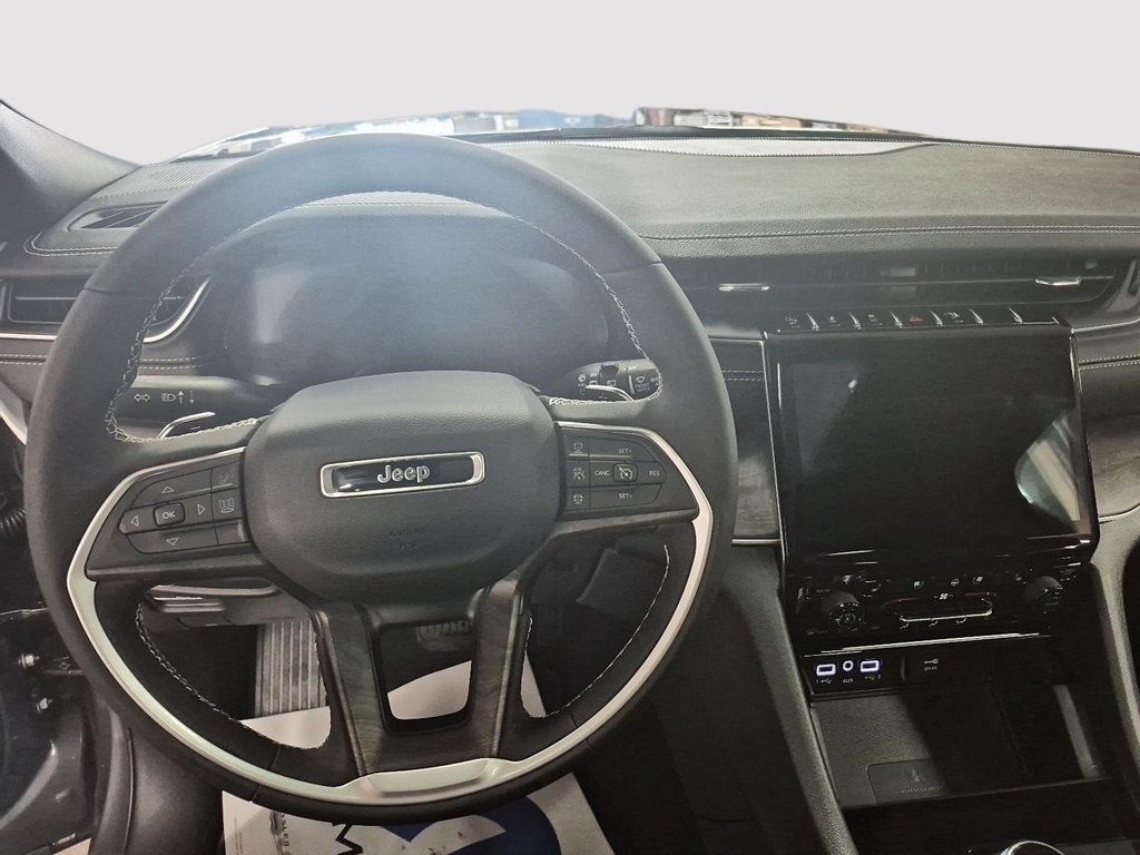 2025 Jeep GRAND CHEROKEE L LIMITED in Sherbrooke, Quebec - 10 - w1024h768px