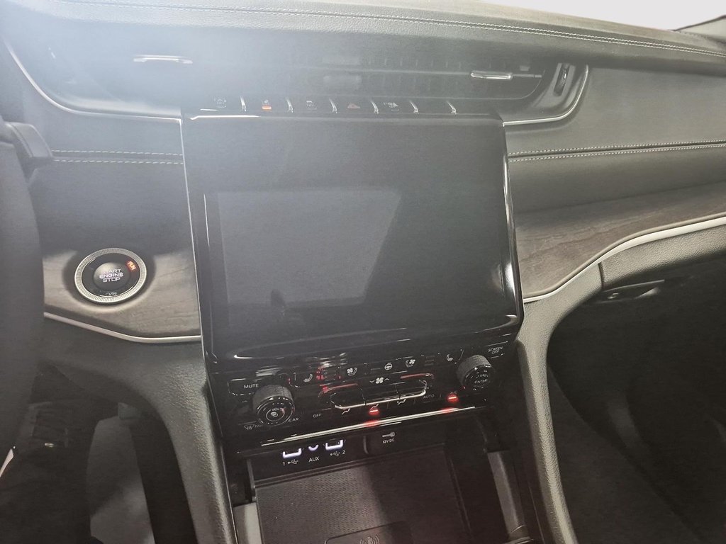 2025 Jeep GRAND CHEROKEE L LIMITED in Sherbrooke, Quebec - 17 - w1024h768px