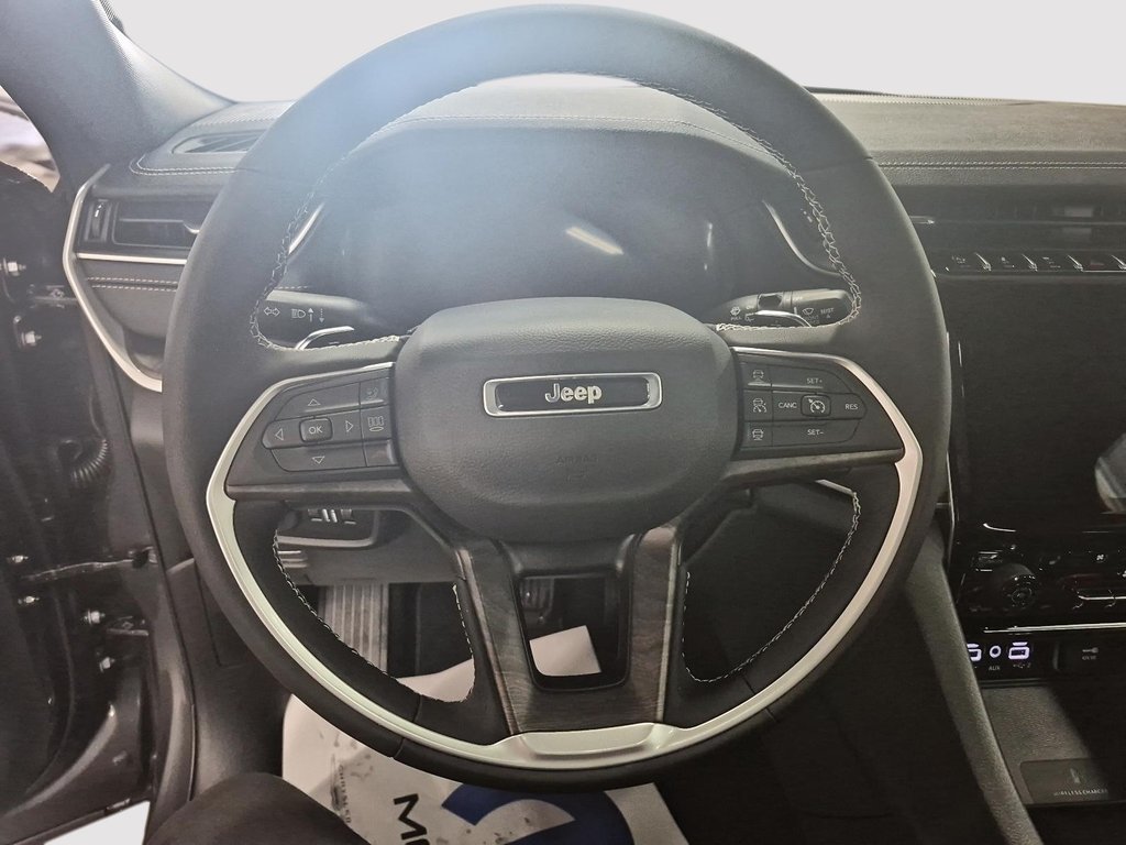 2025 Jeep GRAND CHEROKEE L LIMITED in Sherbrooke, Quebec - 12 - w1024h768px