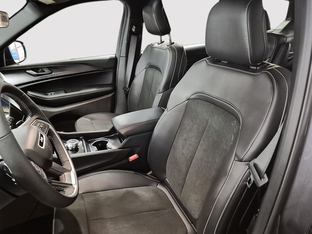 Jeep Grand Cherokee L ALTITUDE 2025 à Sherbrooke, Québec - 9 - w1024h768px