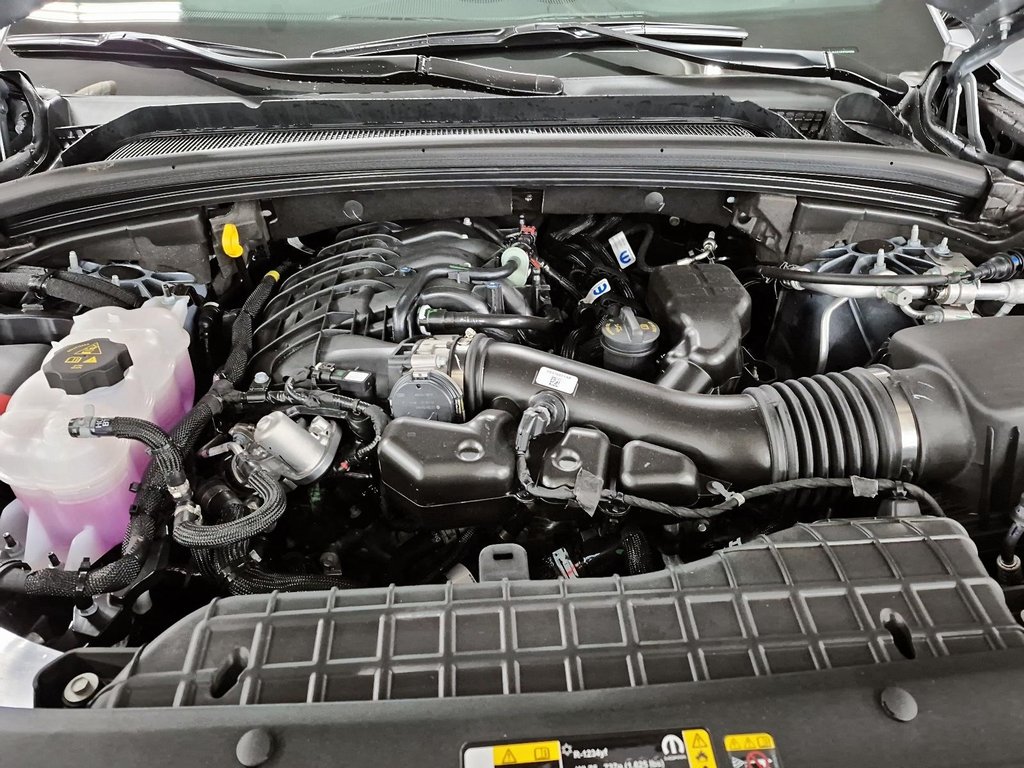 Jeep Grand Cherokee L ALTITUDE 2025 à Sherbrooke, Québec - 8 - w1024h768px