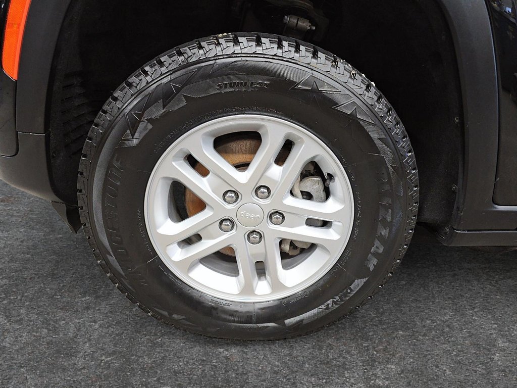 Jeep Grand Cherokee LAREDO // GRAND CHEROKEE // JEEP 2023 à Sherbrooke, Québec - 7 - w1024h768px