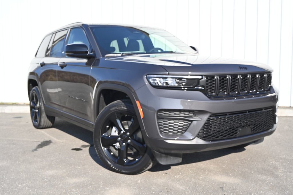 Grand Cherokee ALTITUDE 2024 à St-Jean-Sur-Richelieu, Québec - 2 - w1024h768px