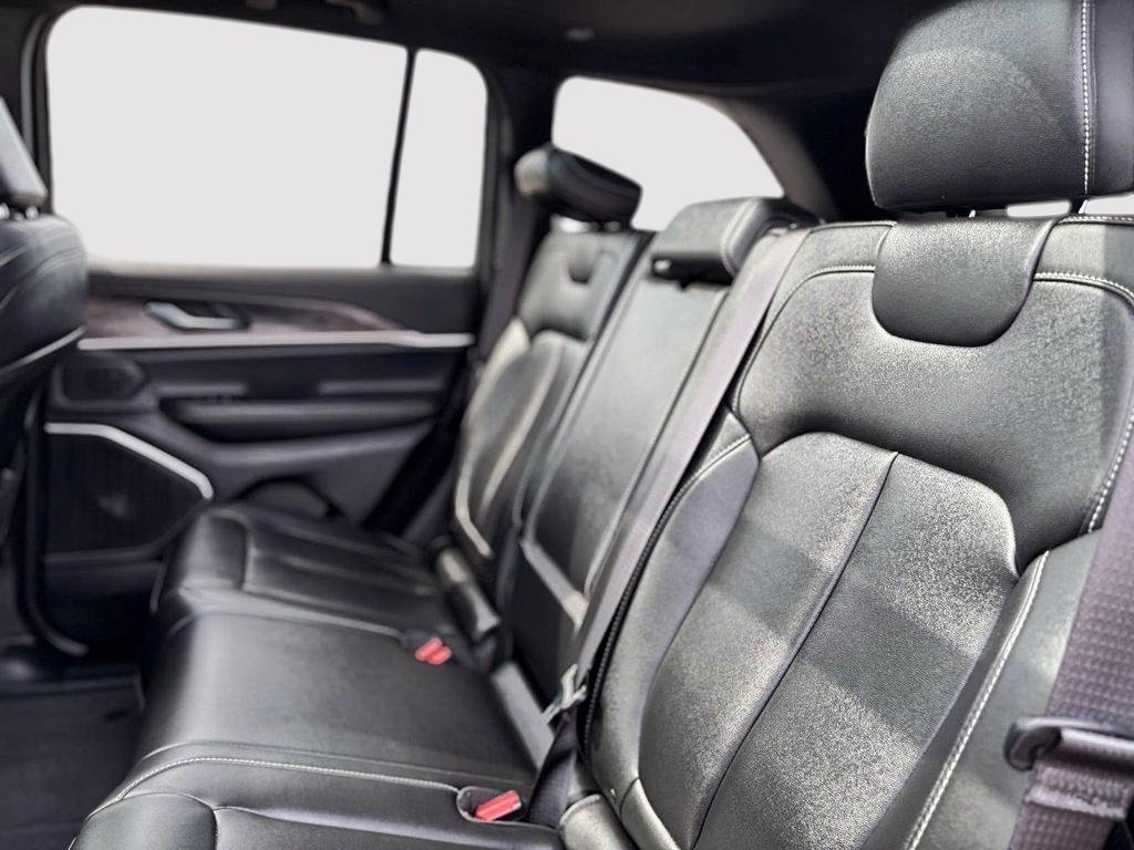 2024 Jeep Grand Cherokee LIMITED 4X4 // TOIT PANORAMIQUE in Sherbrooke, Quebec - 10 - w1024h768px