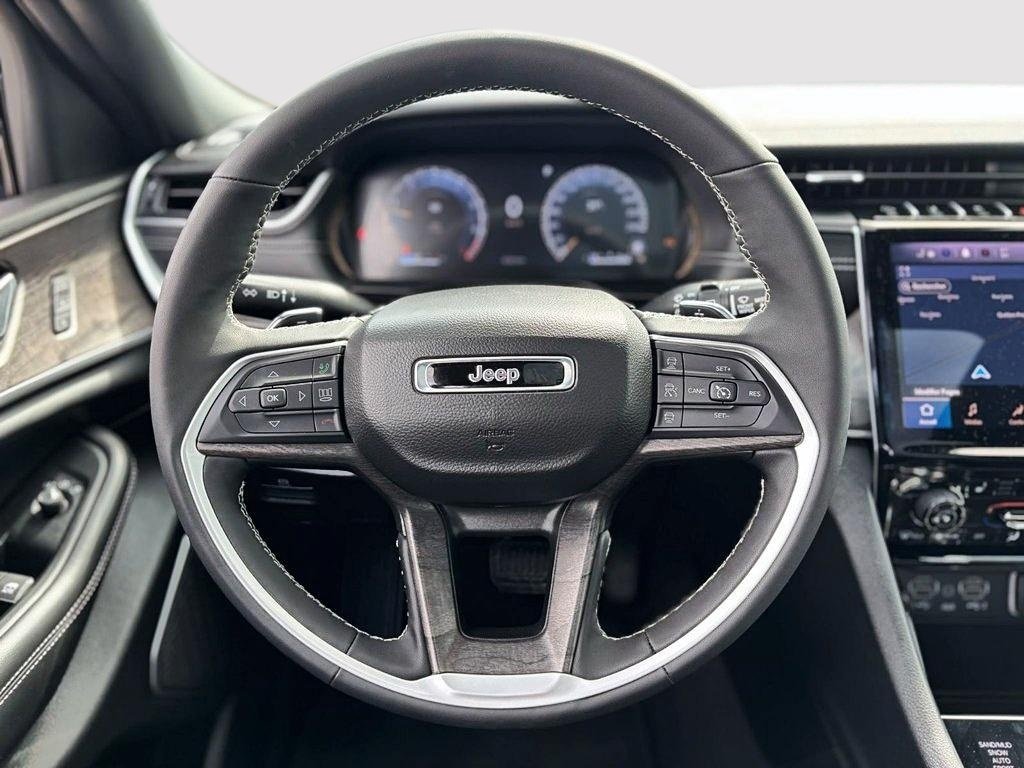 2024 Jeep Grand Cherokee LIMITED 4X4 // TOIT PANORAMIQUE in Sherbrooke, Quebec - 15 - w1024h768px