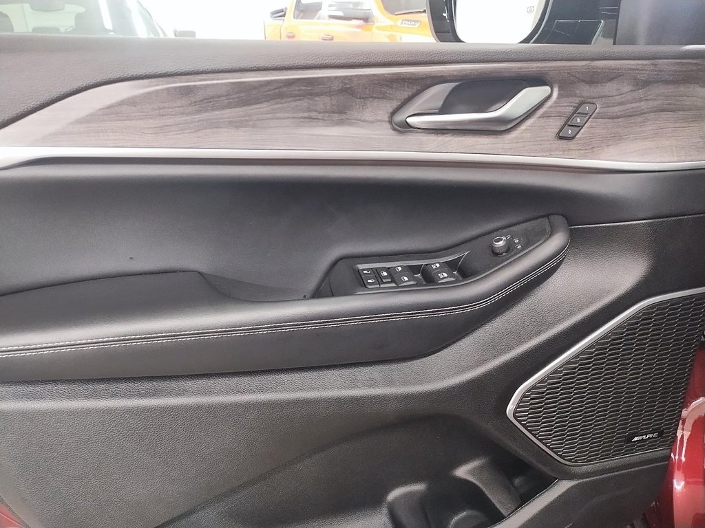 2024 Jeep Grand Cherokee LIMITED 4X4 // TOIT PANORAMIQUE in Sherbrooke, Quebec - 11 - w1024h768px