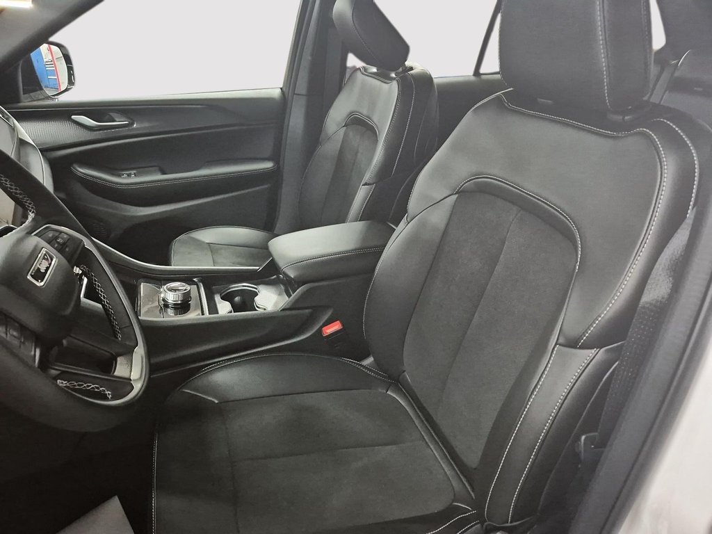 2025 Jeep Grand Cherokee LAREDO ALTITUDE in St-Jean-Sur-Richelieu, Quebec - 9 - w1024h768px