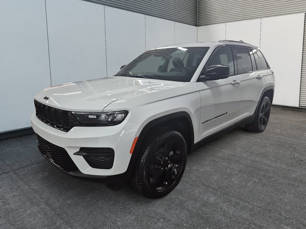 2025 Jeep Grand Cherokee LAREDO ALTITUDE in St-Jean-Sur-Richelieu, Quebec - 1 - w1024h768px