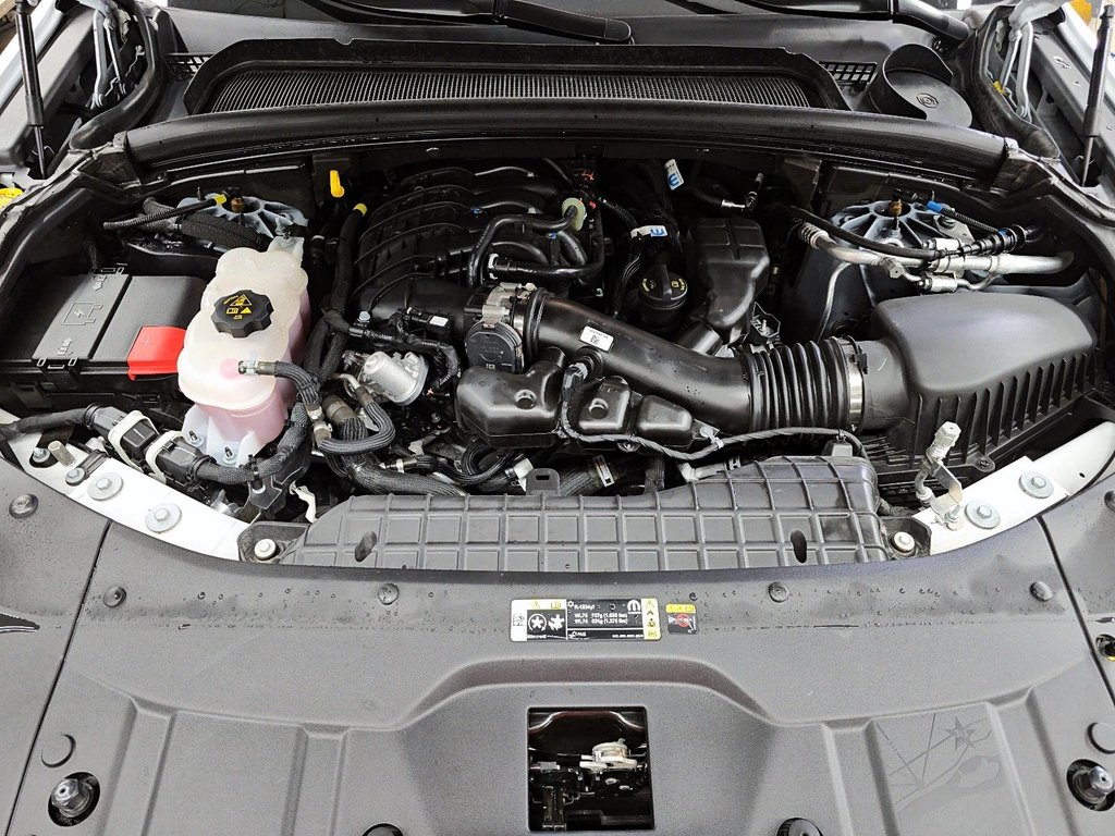 2025 Jeep Grand Cherokee Overland in Sherbrooke, Quebec - 8 - w1024h768px