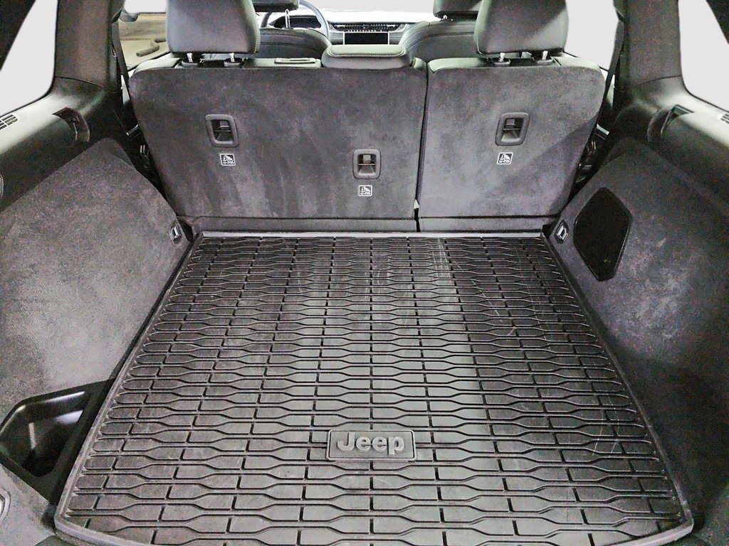 2025 Jeep Grand Cherokee Overland in Sherbrooke, Quebec - 6 - w1024h768px