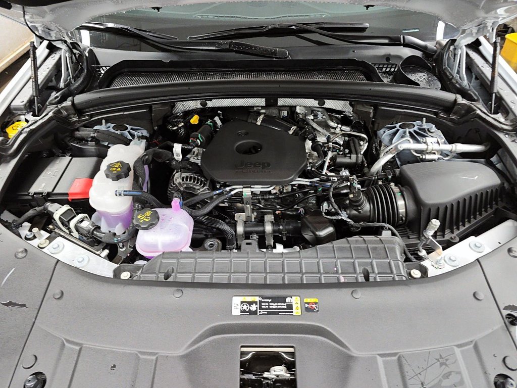 2026 Jeep Grand Cherokee ALTITUDE in St-Jean-Sur-Richelieu, Quebec - 8 - w1024h768px
