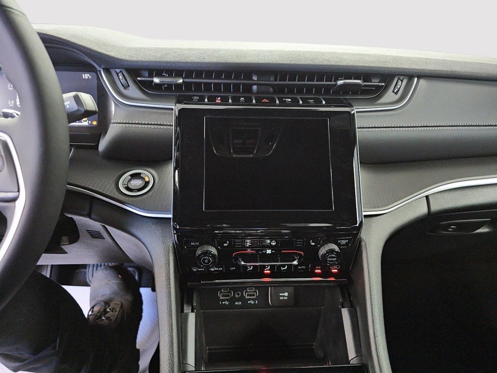 2026 Jeep Grand Cherokee LAREDO in Sherbrooke, Quebec - 17 - w1024h768px