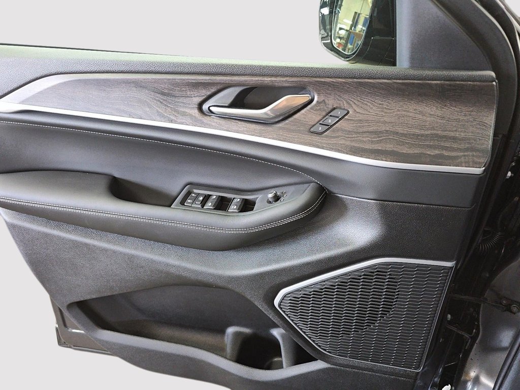 2026 Jeep Grand Cherokee LIMITED RESERVE in Sherbrooke, Quebec - 11 - w1024h768px