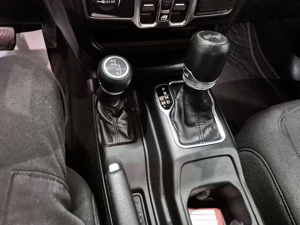 2023 Jeep Wrangler 4-Door WILLYS in Sherbrooke, Quebec - 14 - w1024h768px