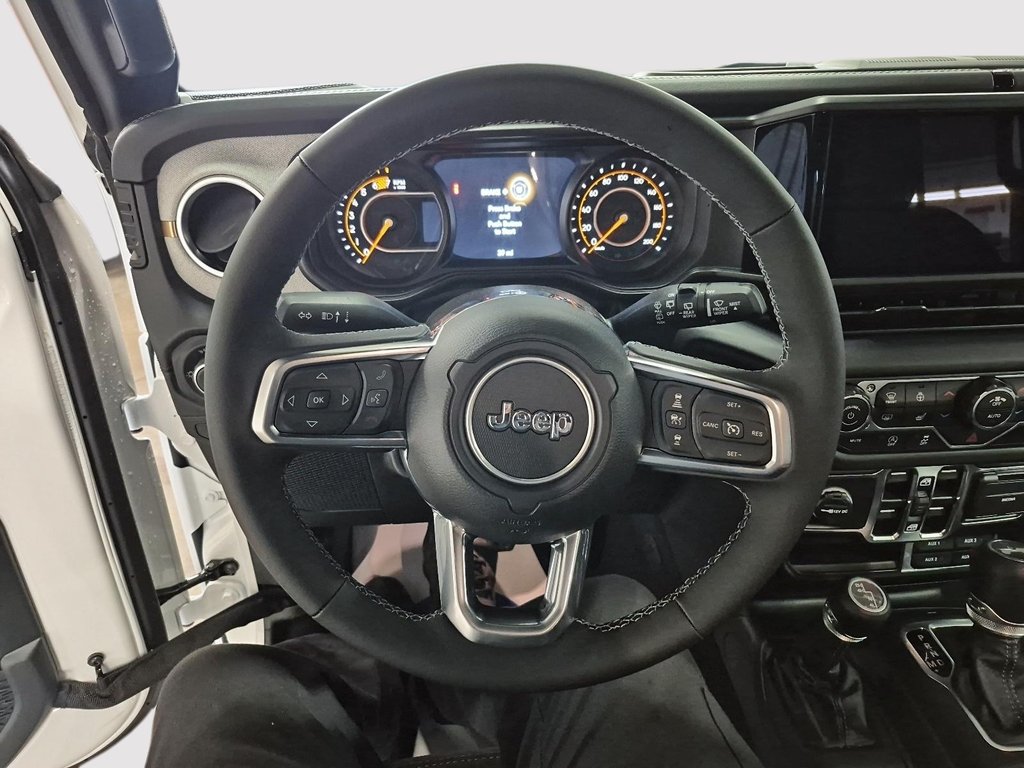 2025 Jeep WRANGLER 4-Door SAHARA in Sherbrooke, Quebec - 12 - w1024h768px