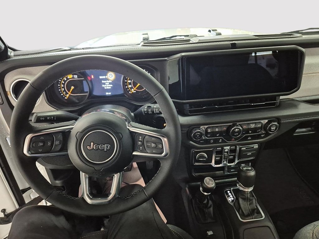 2025 Jeep WRANGLER 4-Door SAHARA in Sherbrooke, Quebec - 10 - w1024h768px